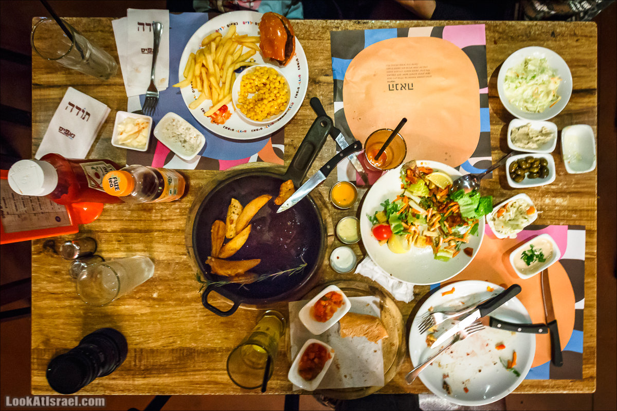 Ресторан израильской кухни Нафис | LookAtIsrael.com - Фото путешествия по Израилю | יש נאפיס בעיר