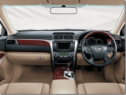 toyota-camry-int