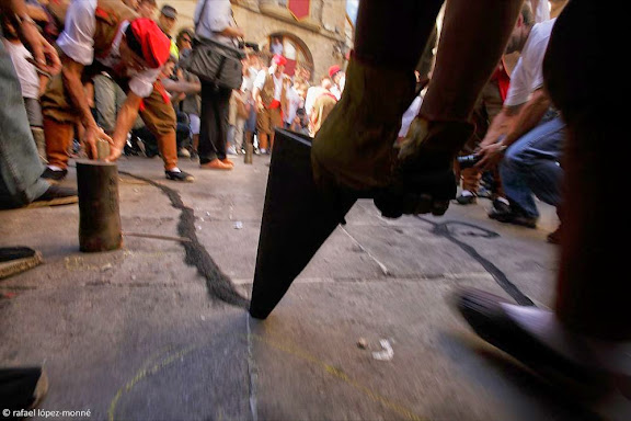 La Tronada, traca executada pels trabucaires que té lloc en acabar els ballets a la plaça.Festa major de Solsona.Solsona, Solsonès, Lleida