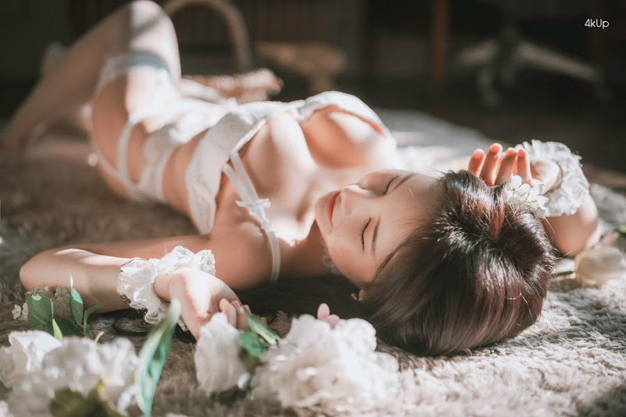 DJAWA Photo – Zzyuri (쮸리) Alluring White