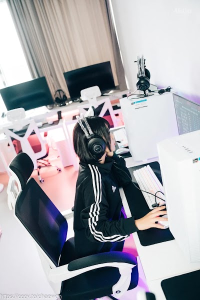 [Loozy] Zia (지아) PC Room With SP (Part A)