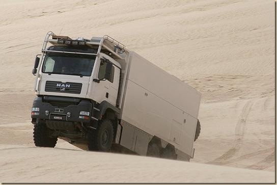Traverser le désert en camion UNICAT TGA 6 × 6 (29)
