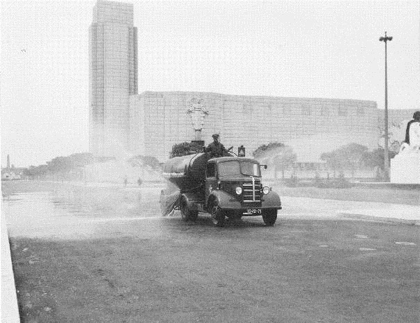 [Veculo-Lavagem-de-ruas12.jpg]