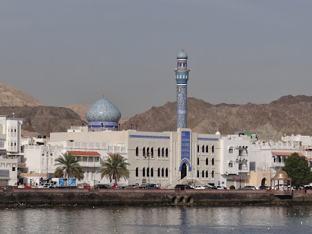 Moschee pe malul apei in Oman