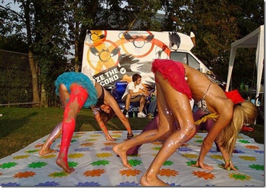sexy-twister-party-f4b155