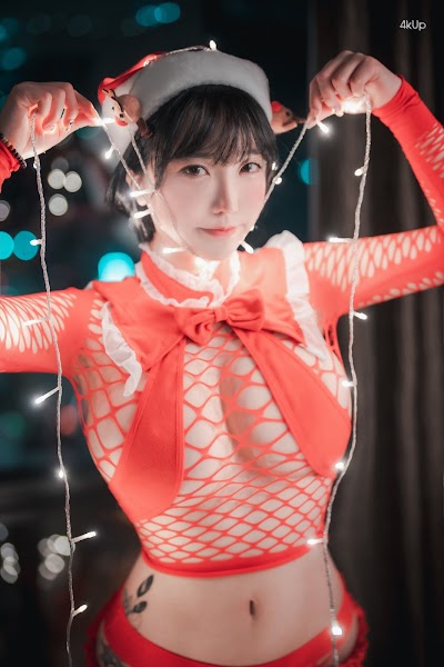DJAWA Photo – Son Ye-Eun (손예은) Christmas Special 2021