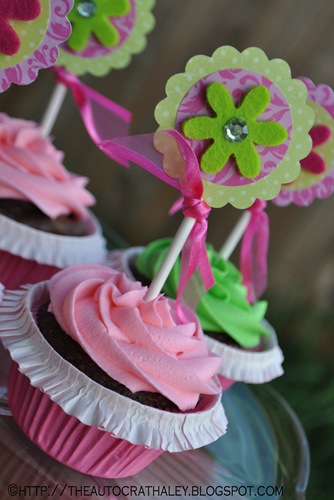 [PINK%2520AND%2520GREEN%2520CUPCAKES%2520%25283%2529%255B4%255D.jpg]