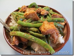 Chicken & Green Beans with Peanut Sauce - The Backyard Farmwife