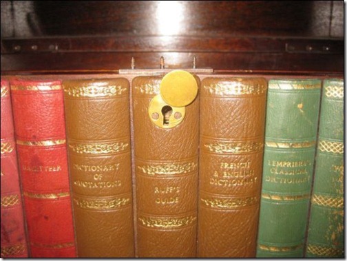 bookshelves_that_hold_hidden_secrets_640_07