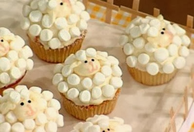 Marshmallow decorated cakes of sheep
