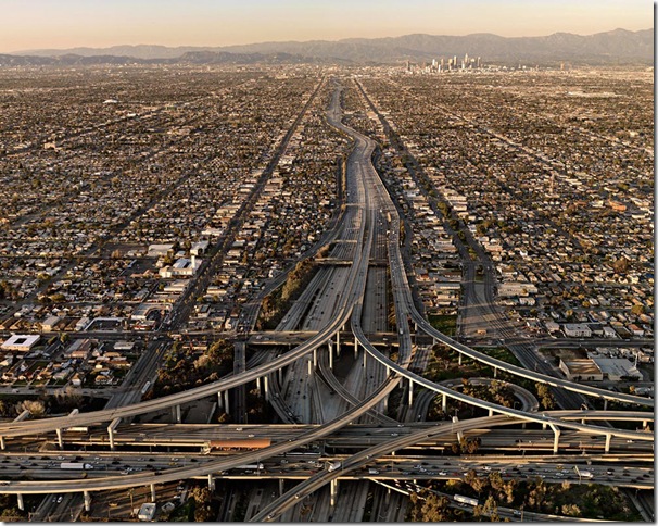 Edward Burtynsky© Prix Pictet 2010 Highway #5 2009, Los Angeles, California, USA