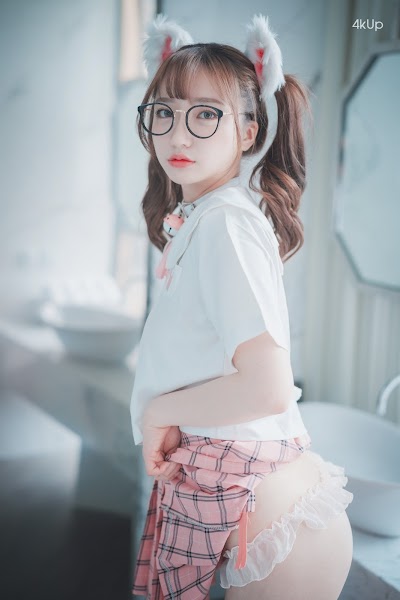 DJAWA Photo – Son Ye-Eun (손예은) Cute Pink