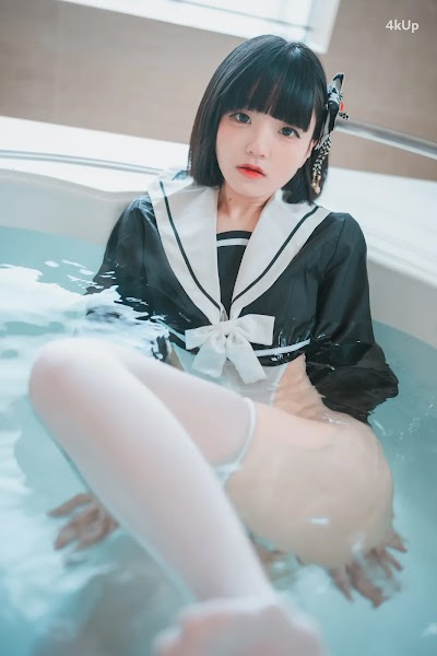 DJAWA Photo – Jeong Jenny (정제니) “Swimming Lessons #12”