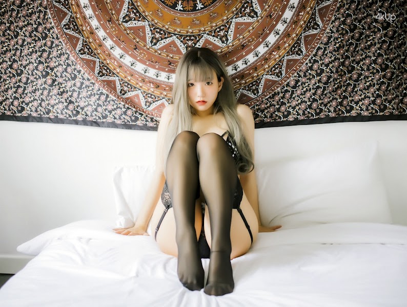 Jeong Jenny (정제니) – Jenny’s maturity – Moon Night Snap