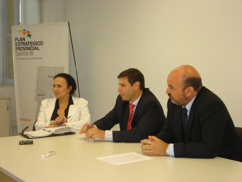 [Pino%252C%2520Leone%2520y%2520%25C3%2581valos%255B2%255D.jpg]