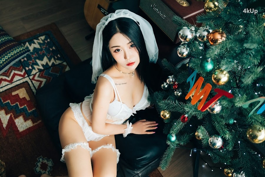 [Loozy] Bomi (보미) Holiday