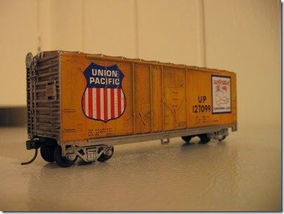 IMG_6246 Athearn  40-foot Grain-Loading Boxcar Union Pacific #127099
