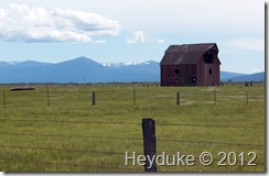Barn on the way to Crater Lake 