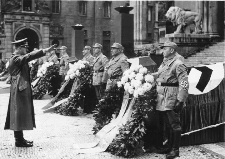 [0002-Hitler_commemorates_bomb_victim.jpg]