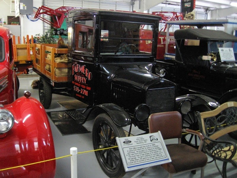 [IMG_5036-1924-Ford-Model-TT-Flatbed-.jpg]
