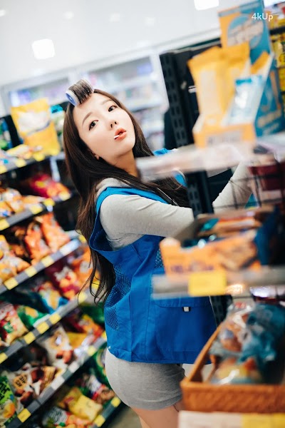 [Loozy] Son Ye-Eun (손예은) CS Part Timer