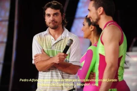 Pedro Alfono ocupa el lugar de Marcelo en la devoluci¢n del jurado.JPG