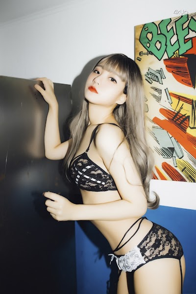 Jeong Jenny (정제니) – Jenny’s maturity – Moon Night Snap