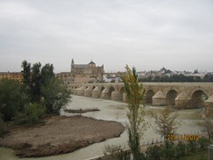 Древний мост к Мечеть-собору (Мескита) (Mezquita). Кордоба