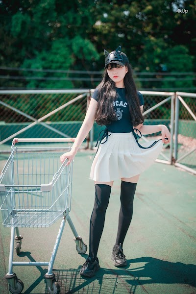 DJAWA Photo – Jeong Jenny (정제니) Classic Athletic Girl in Navy Blue
