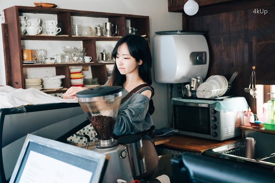 [Loozy] Bambi (밤비) Cafe Alba