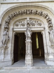 2014.09.09-010 statue de Viollet-le-Duc à l'entrée de la chapelle