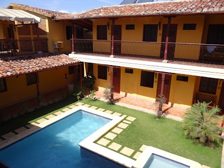 11. La Pergola - piscina.JPG