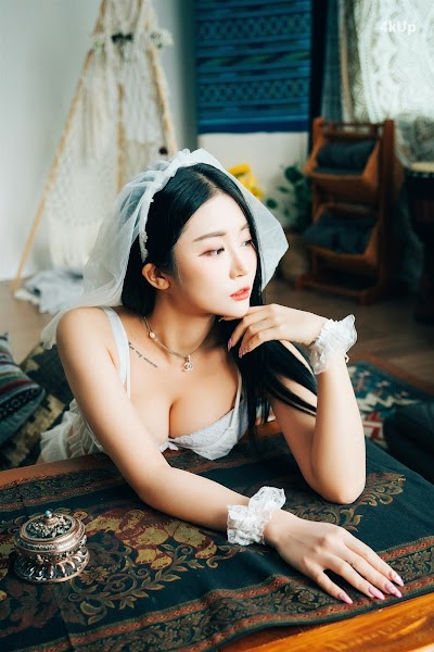 [Loozy] Bomi (보미) Holiday