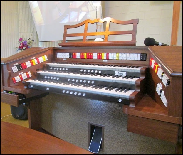 The magnificent Allen TH300 Theatre Organ that Chris Powell played. The Allen was generously provided by Music Planet Botany. Photo courtesy of Dennis Lyons.