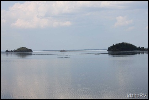 Islands-in-Lake-Louise