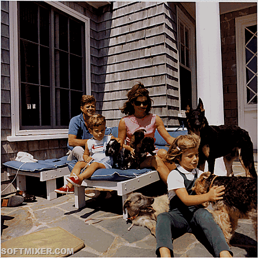 kennedy_family_with_dogs_during_a_weekend_at_hyannisport_1963