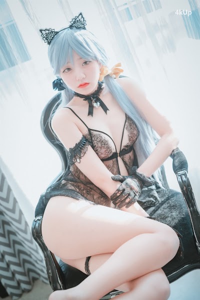 DJAWA Photo – Jeong Jenny (정제니) Schwarz und Wei Katzenmädchen