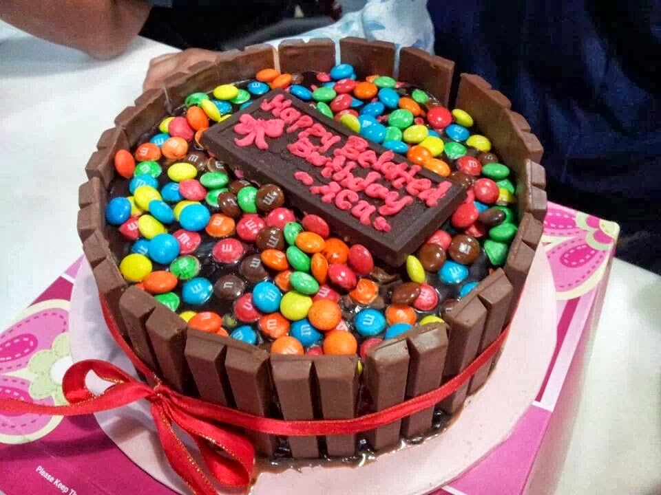 aleesa's cup cakes..: Kitkat#mnms cake#happy birthday
