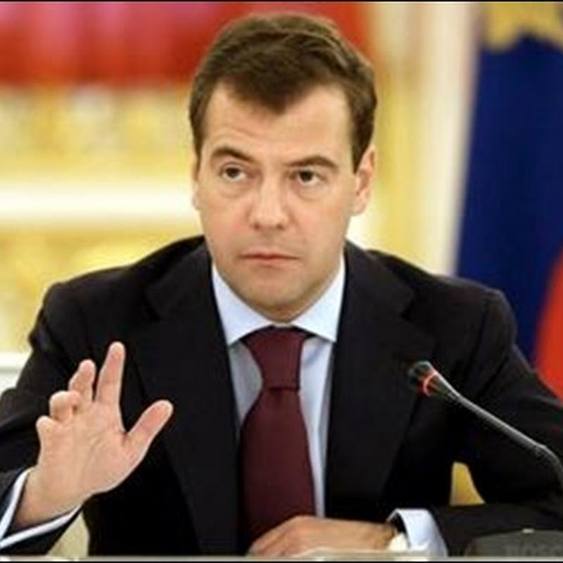 Медведев рассказал, зачем из России высылают таджиков