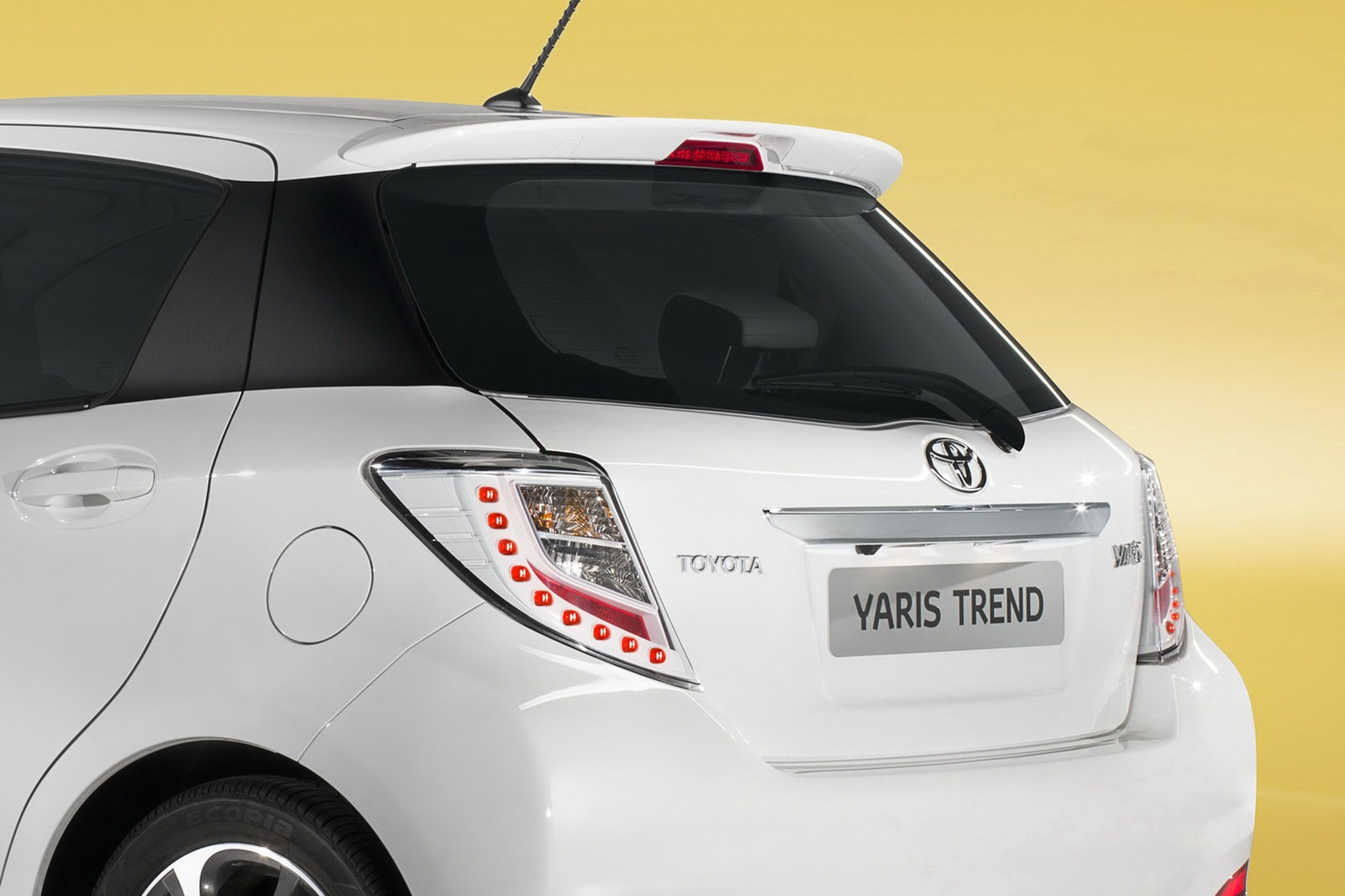 [2013-Toyota-Yaris-Trend-5%255B2%255D.jpg]