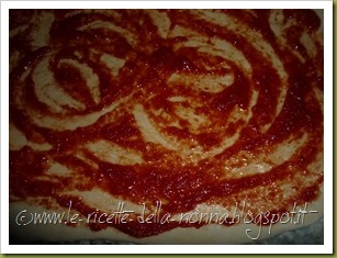 Pizza con prosciutto cotto, peperoni e cipolline (4)
