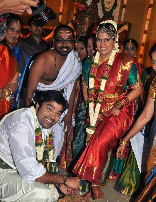 [mirchi_shiva_wedding_pic%255B5%255D.jpg]