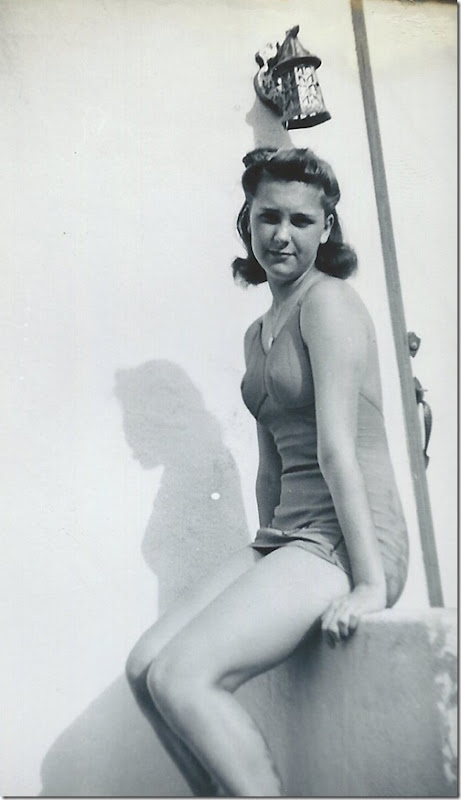 Geraldine swimsuite 1945