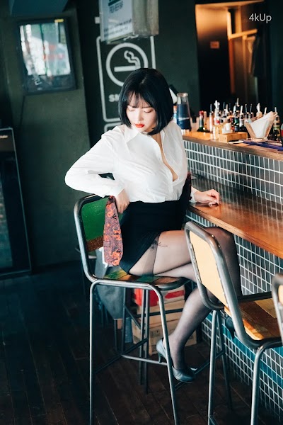 [Loozy] Son Ye-Eun (손예은) Tainted Love Bar