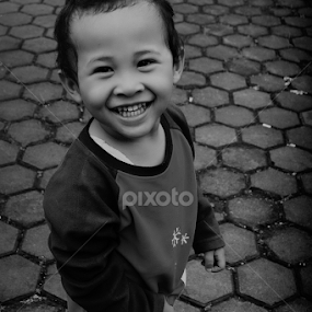 smile by Adhit Rahmaditia - Babies & Children Child Portraits