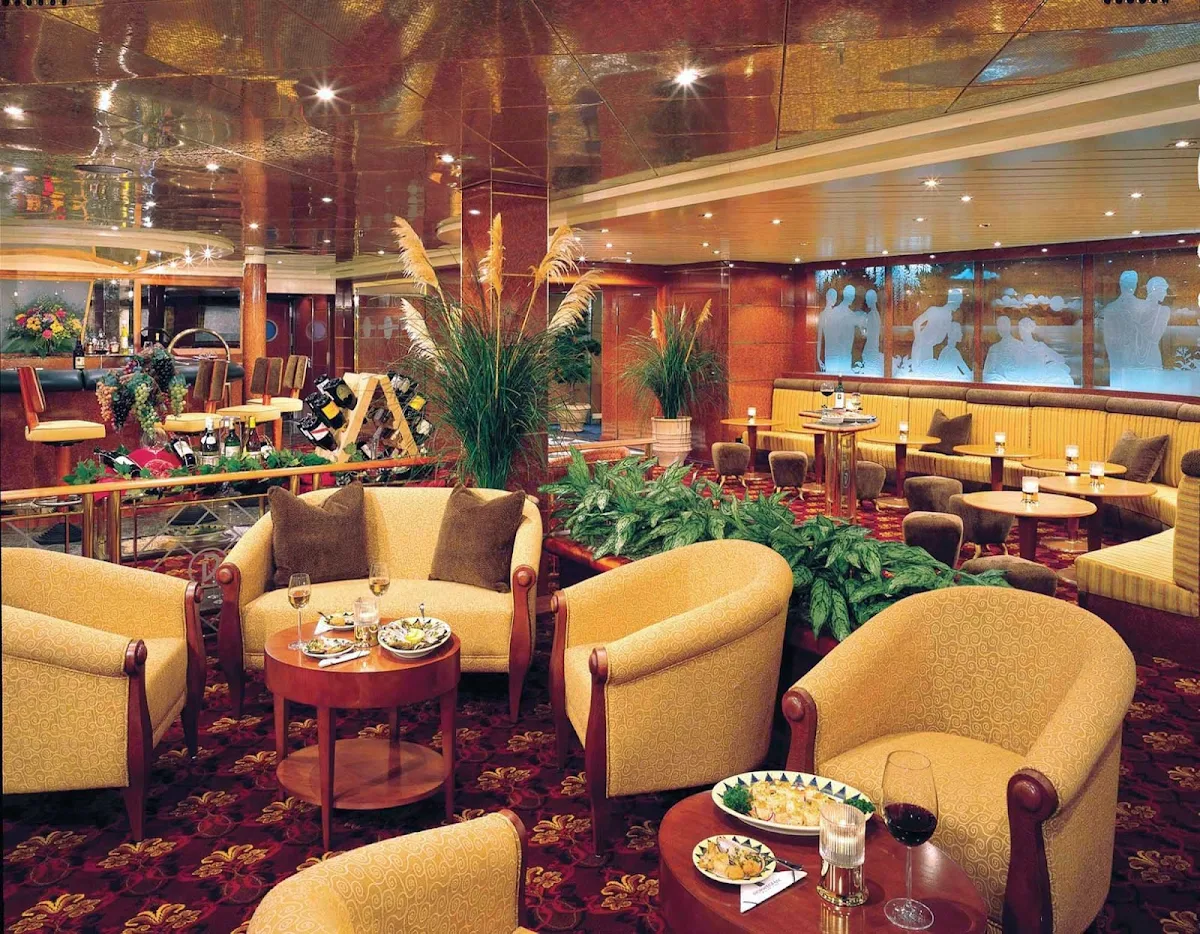 Norwegian-Sky-Plantation-Club - Tropical interiors, premium drinks and relaxing ambience await guests at Norwegian Sky's Plantation Club. 