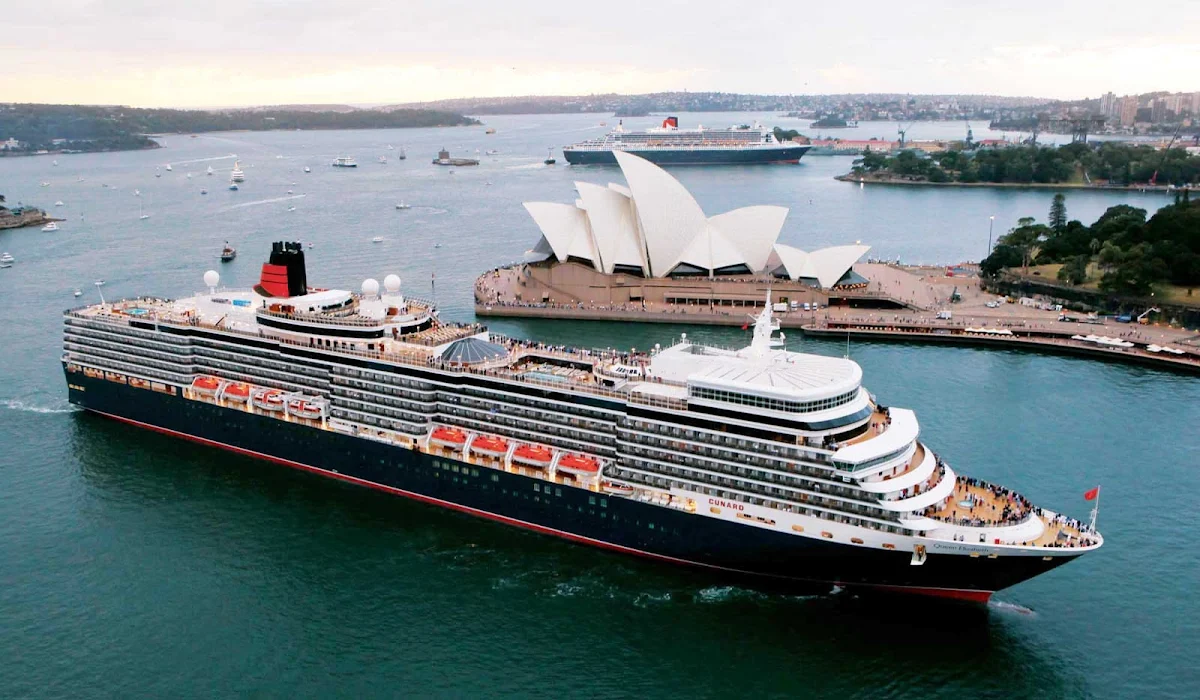 Cunard-Queen-Mary-2-Sydney - Get a close-up view of some of Sydney's most famous landmarks while Queen Elizabeth sails its coast.