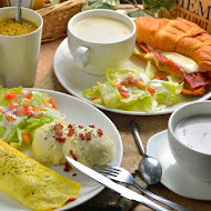 鮮鮮說: 鮮果汁。歐姆蛋