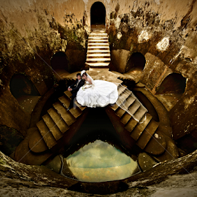 taman sari in love by Johann Nicholas - Wedding Bride & Groom