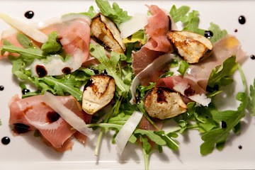 Grilled Pears with Arugula, Prosciutto and Balsamic Reduction
